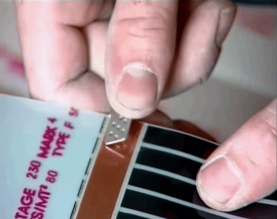 Соединяем контакты и полосы нагревательных элементов